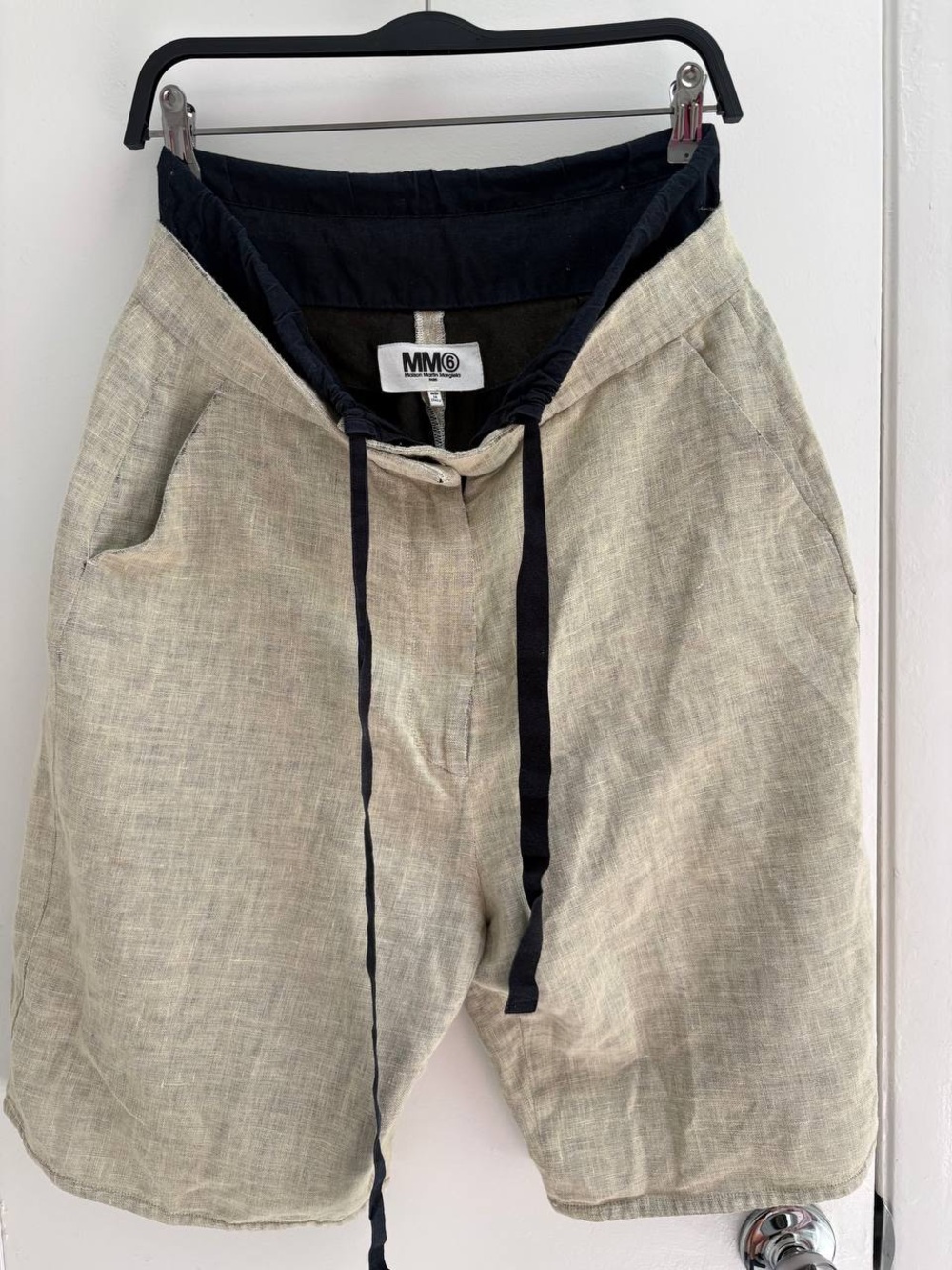 Maison Martin Margiela Black and White MM6 Branded Label Detail - Picture 5 of 6